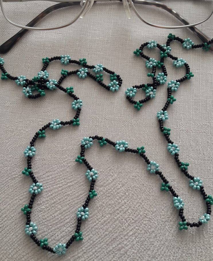 Customize the color: Floral Beaded Glasses Strap